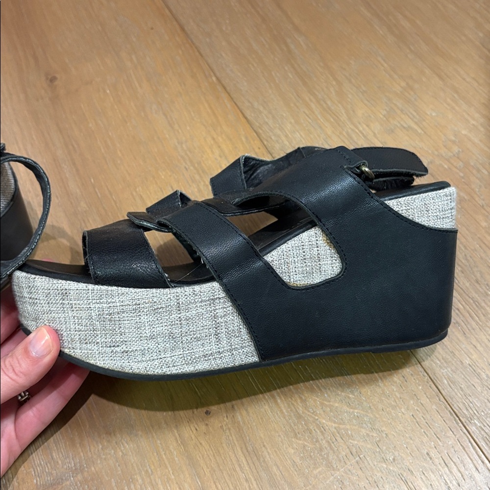 Antelope Black and Gray Wedges - Picture 3 of 6